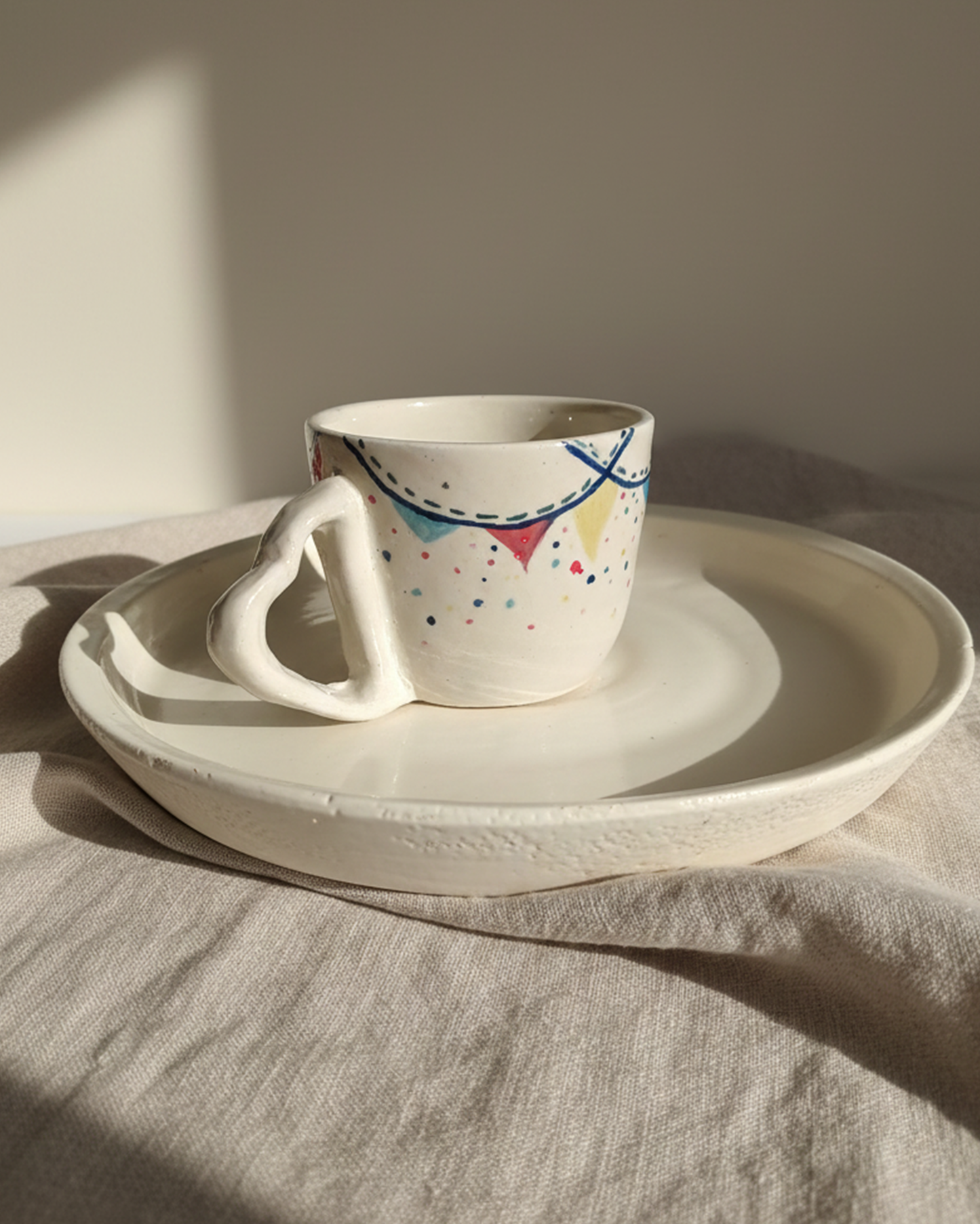 Mug جھنڈی with Heart Shaped Handle