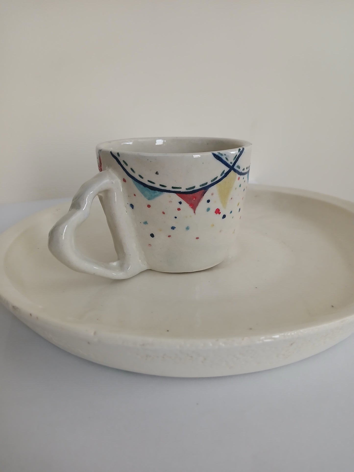 Mug جھنڈی with Heart Shaped Handle