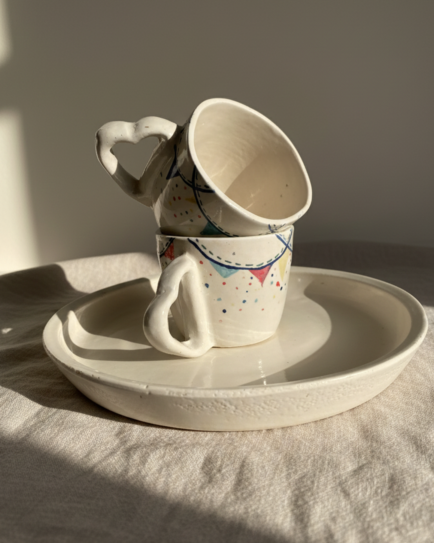 Mug جھنڈی with Heart Shaped Handle