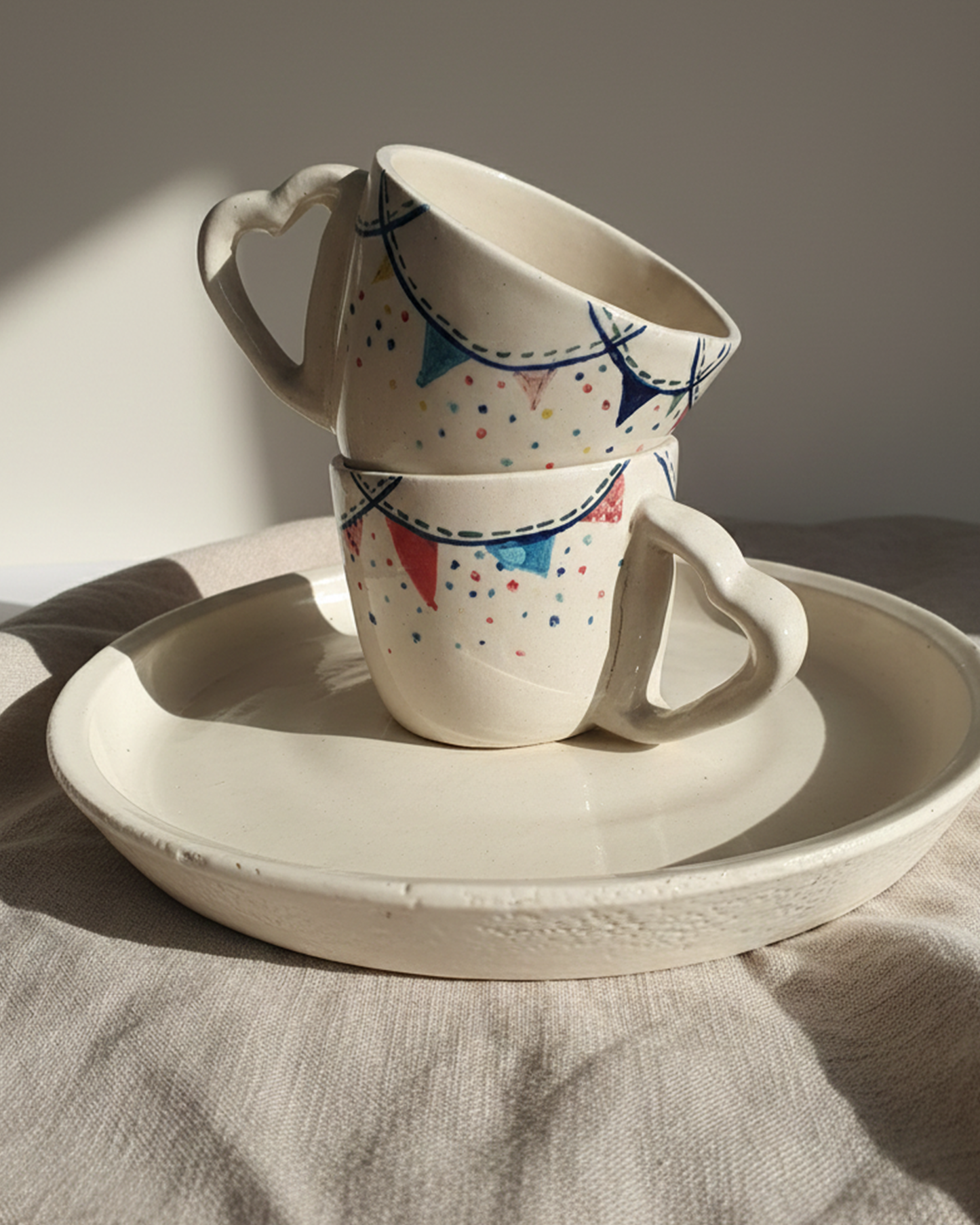 Mug جھنڈی with Heart Shaped Handle