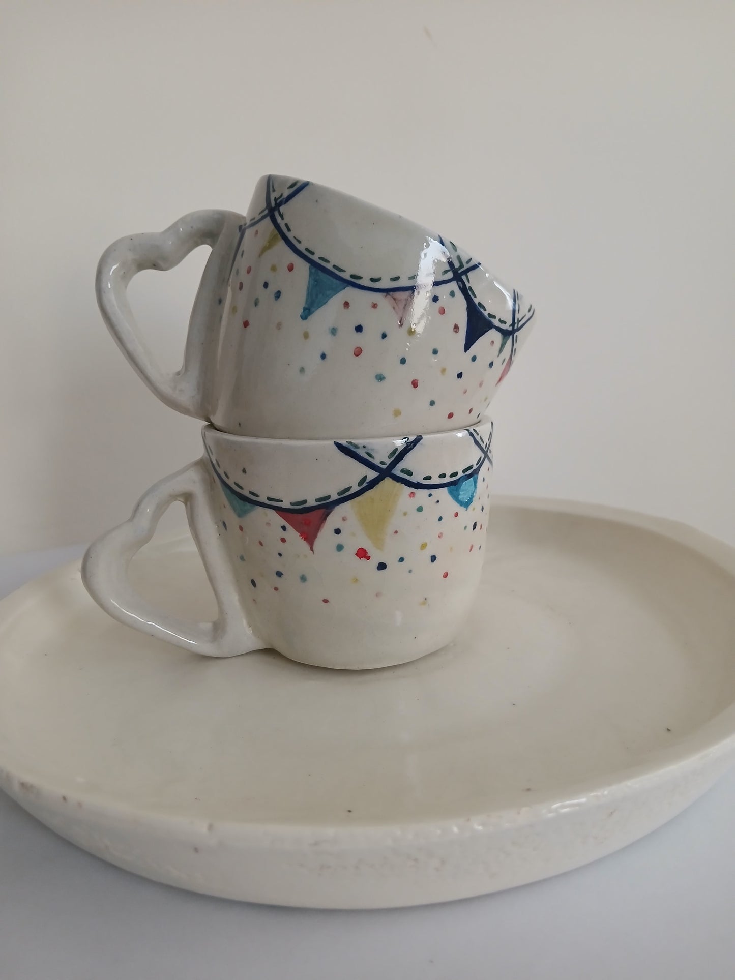 Mug جھنڈی with Heart Shaped Handle