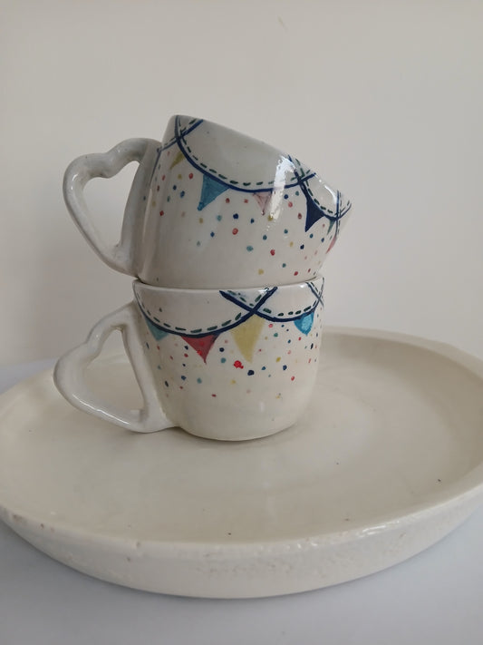 Mug جھنڈی with Heart Shaped Handle