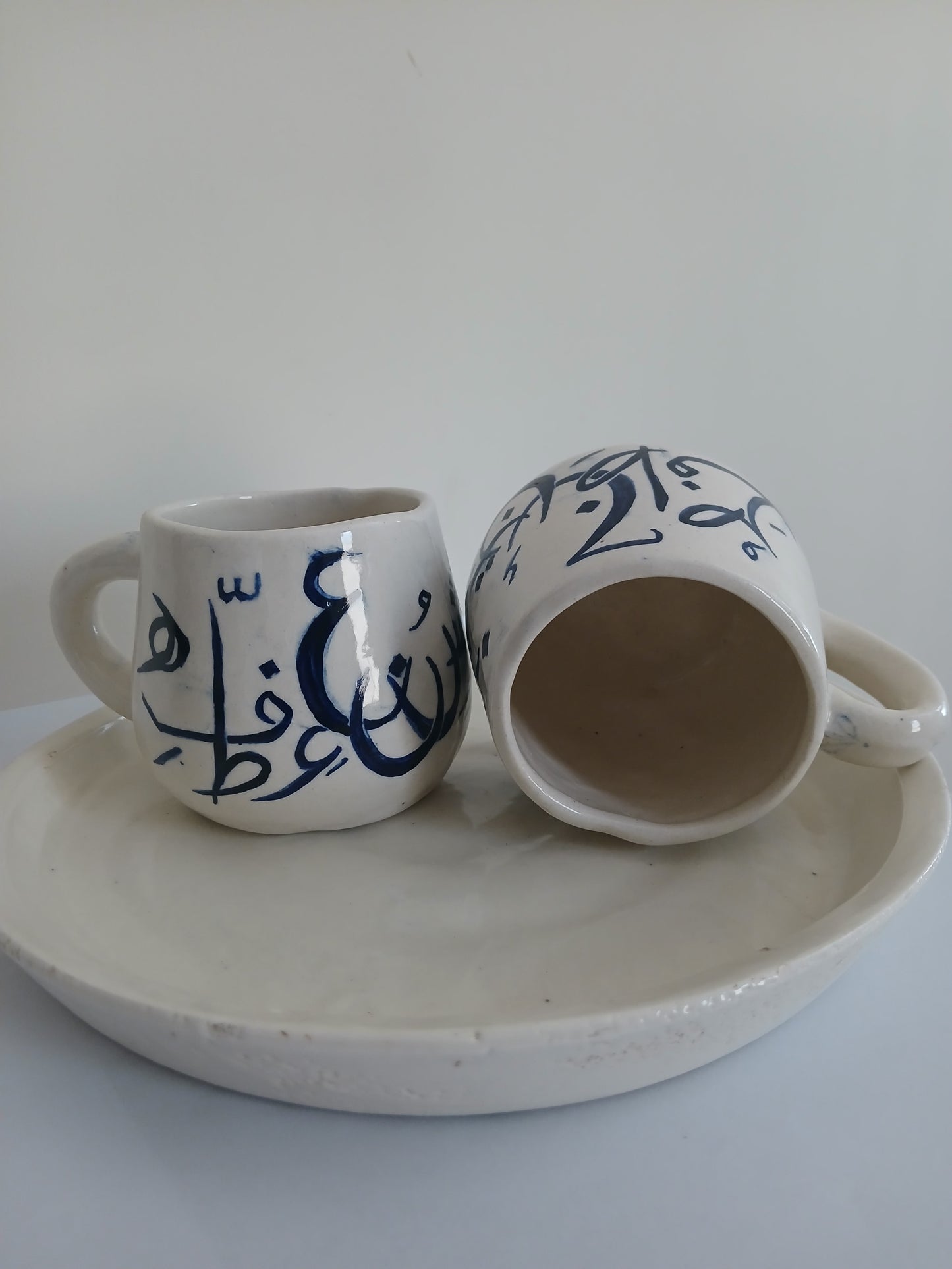 Calligraphy Mugs with Round Handles