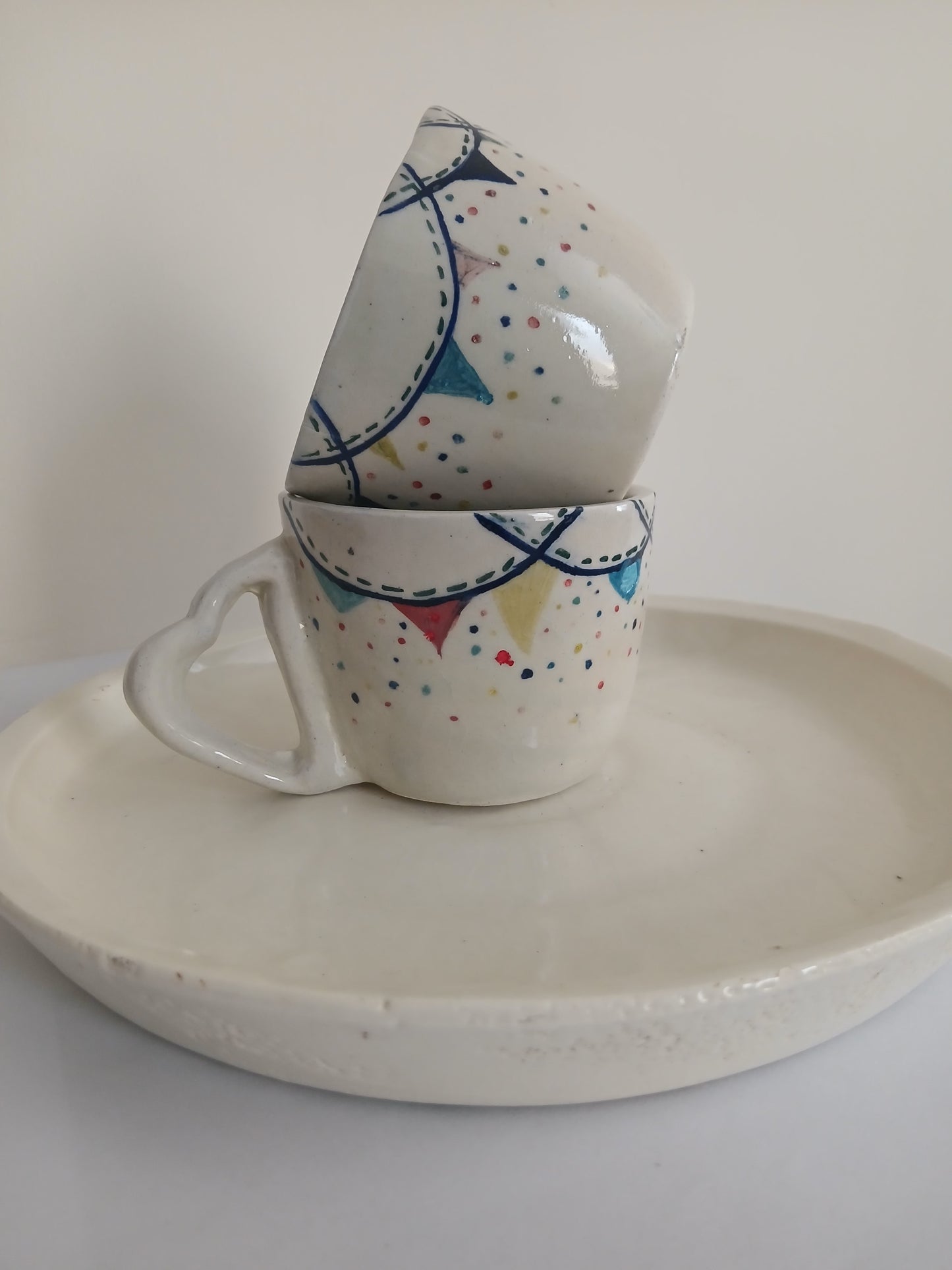 Mug جھنڈی with Heart Shaped Handle